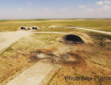 Βίντεο: Ο αρχηγός των συριακών ενόπλων δυνάμεων επιθεωρεί την αεροπορική βάση Shayrat